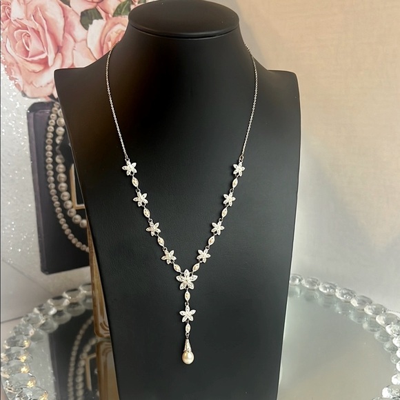 Intricate Silver and White Necklace with Pearl Drop 18’ - Picture 1 of 5